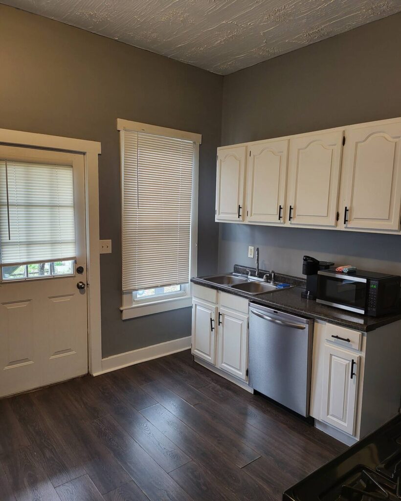 Queen bedroom in Columbus, wi-fi - Kitchen (2)